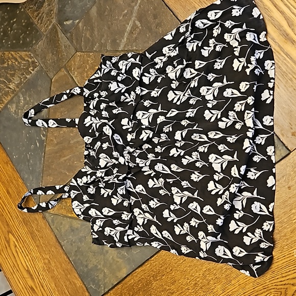 Simply Vera Vera Wang woman's size large fit and flare top - Picture 4 of 4